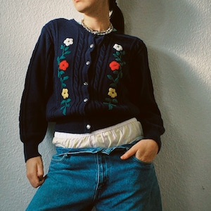 Vintage Floral Embroidered and Popcorn Trachten Folk Traditional Austrian Knitted Cardigan Retro 80s 70s style Chic Flower sweater for women