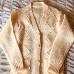 Gorgeous Vintage Ivory Cable Knit V Neck Big Button Wool Cardigan Sweater